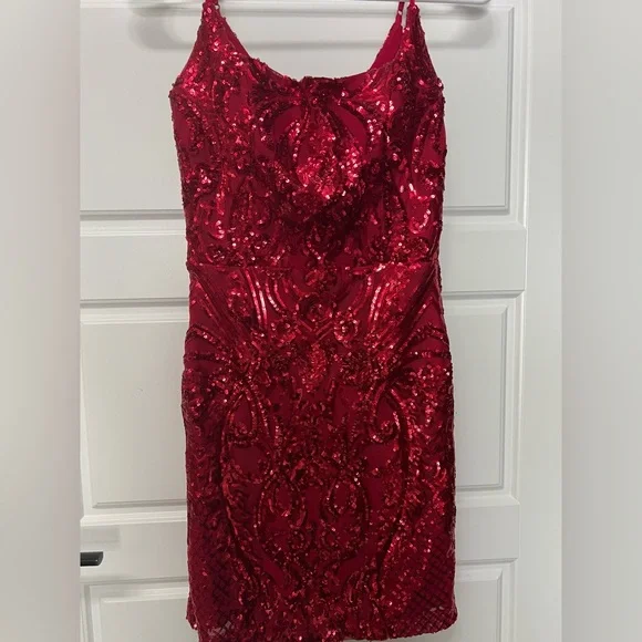 Elegant Red Sequin Dress - Picture 6 of 14